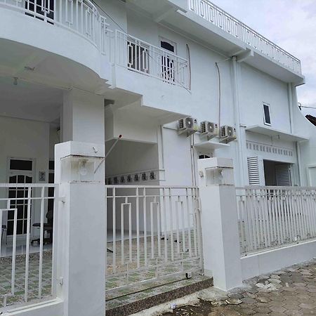 Готель Reddoorz Syariah At Jalan Godean Ngabean Екстер'єр фото